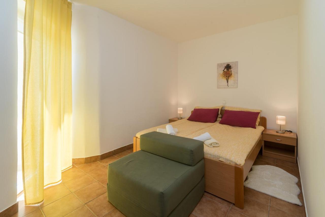 Apartments Bogdanic Krk I Krk Town Bagian luar foto