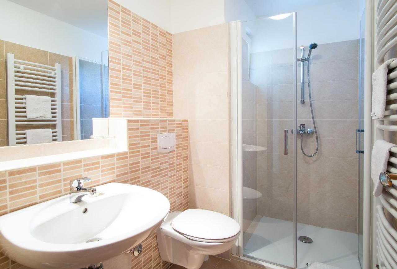 Apartments Bogdanic Krk I Krk Town Bagian luar foto