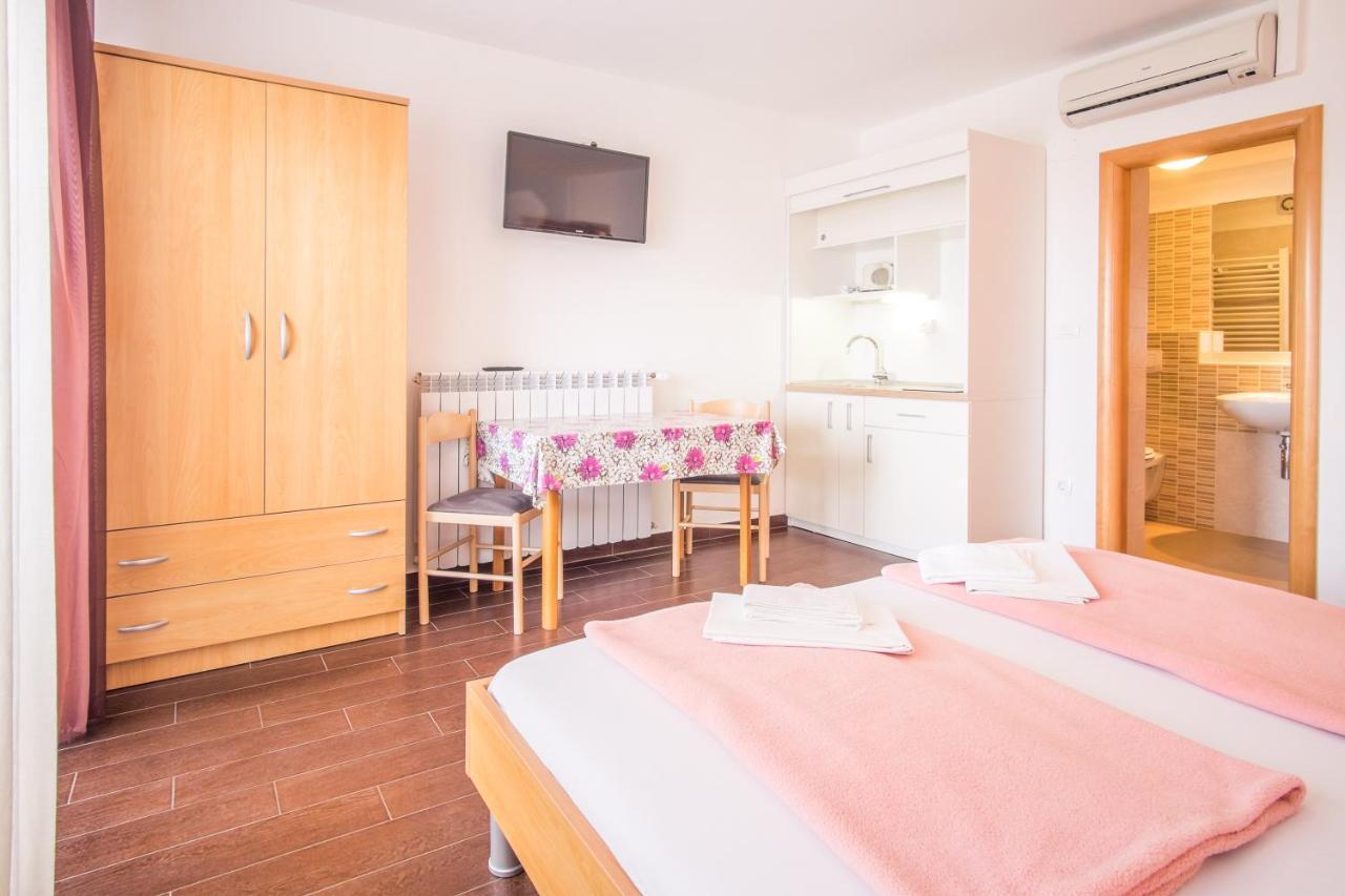 Apartments Bogdanic Krk I Krk Town Bagian luar foto