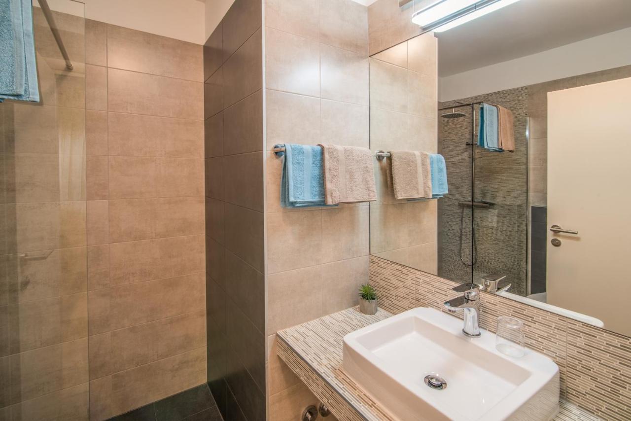 Apartments Bogdanic Krk I Krk Town Bagian luar foto
