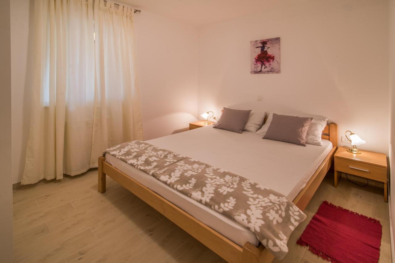 Apartments Bogdanic Krk I Krk Town Bagian luar foto