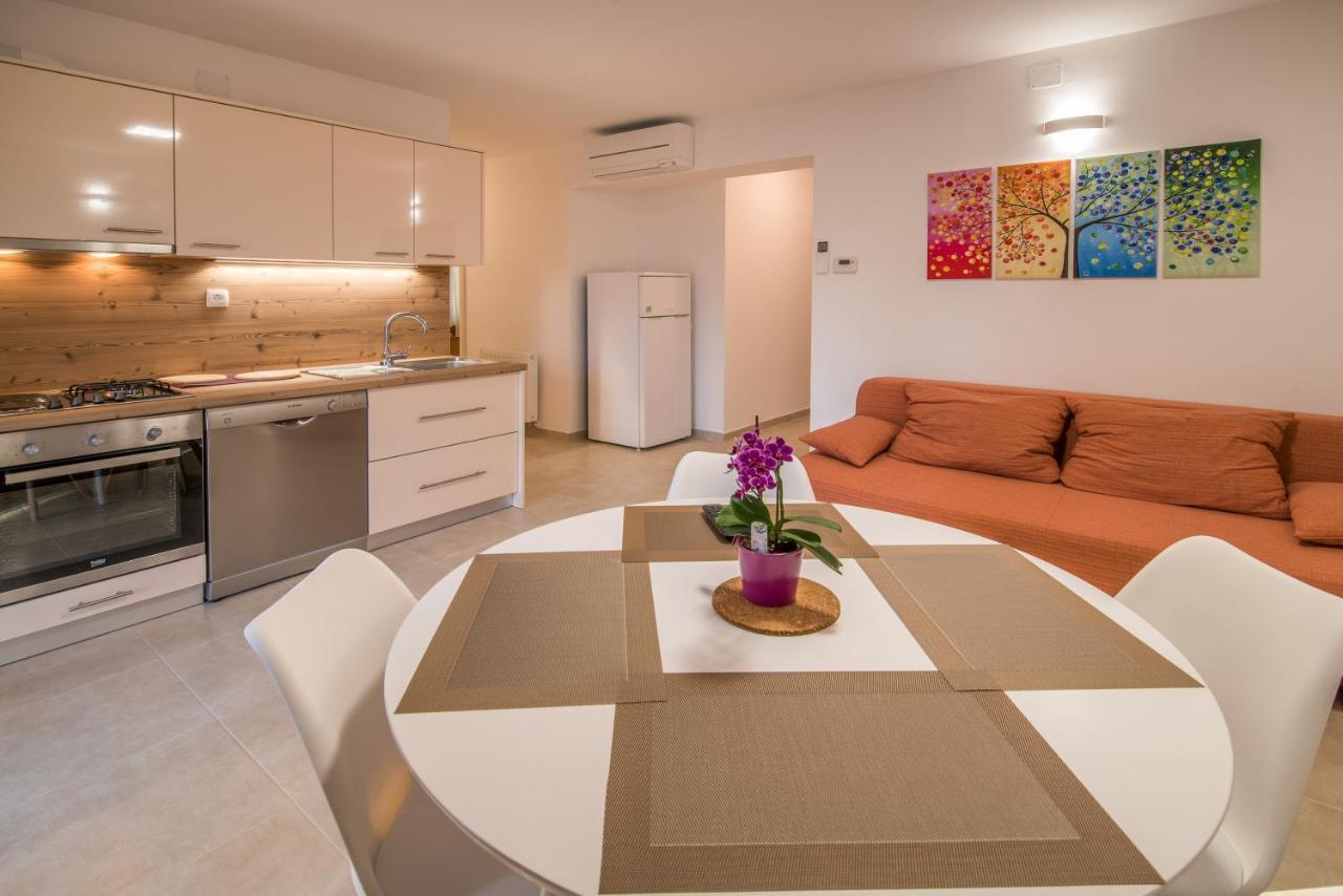 Apartments Bogdanic Krk I Krk Town Bagian luar foto