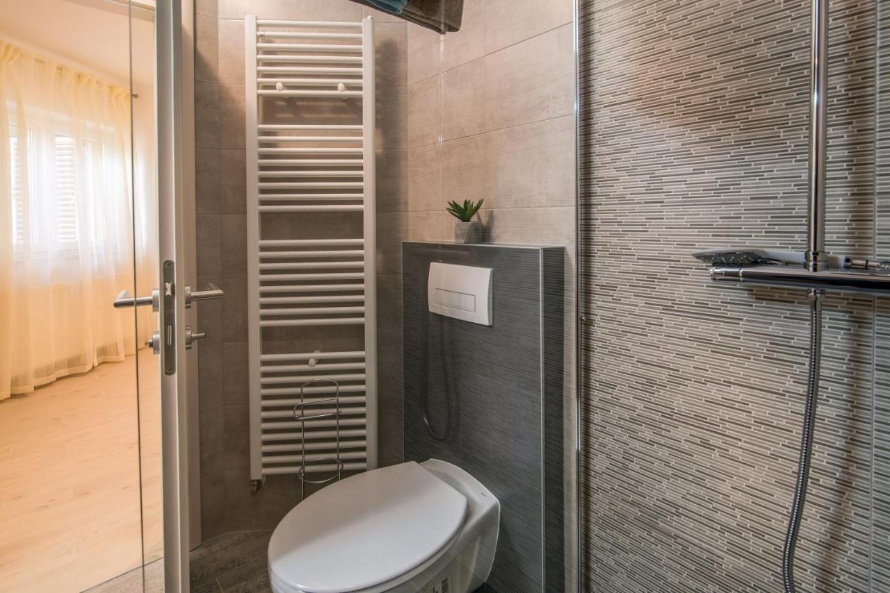 Apartments Bogdanic Krk I Krk Town Bagian luar foto